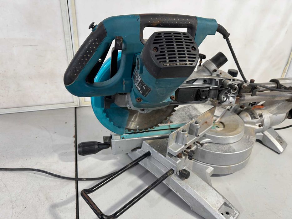 Циркуляр пендула - Makita 1430 W/260mm / LS1018L
