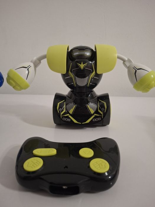 2 робота боксера с 2 пультами управления