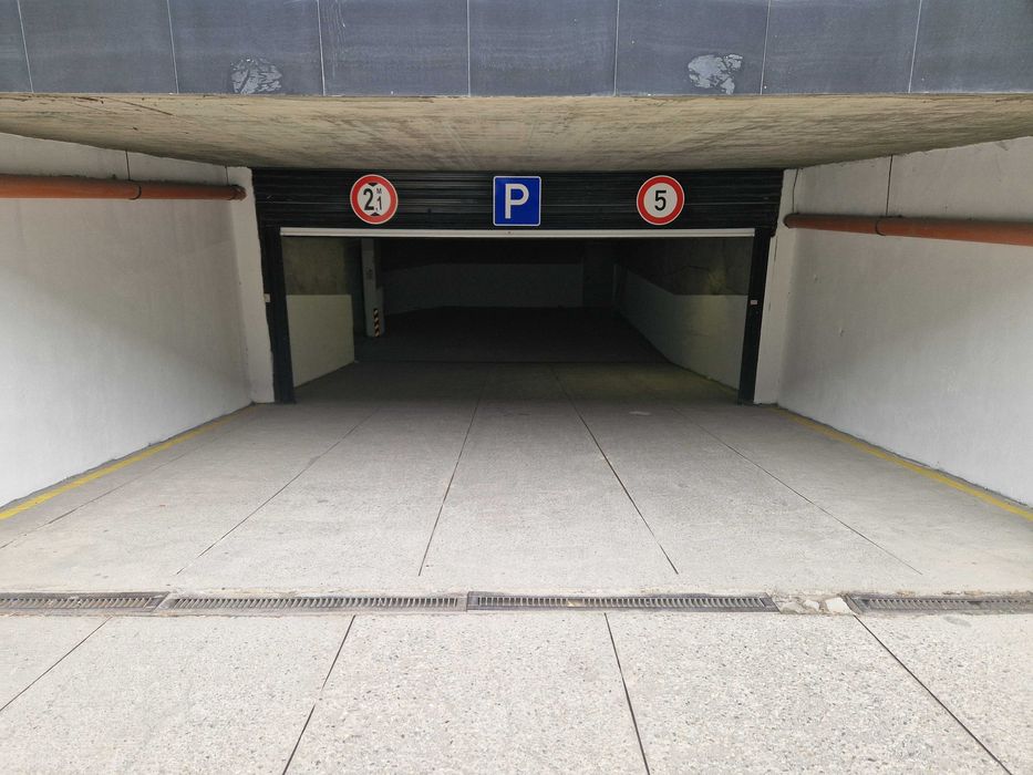 Дава се под наем Гараж / Паркомясто в София, Люлин 2 - 13 кв.м за 76.5 € - Снимка #1