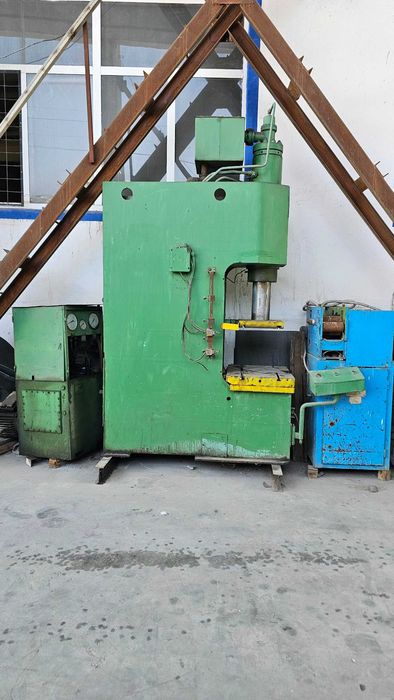 Sotiladi — 63 tonnalik gidravlik press, Ish stoli: 700 × 560 mm