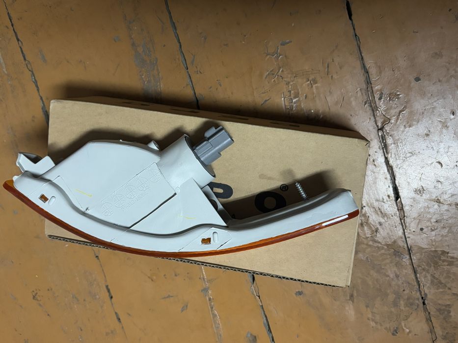 Поворотник в бампер королла 93-97