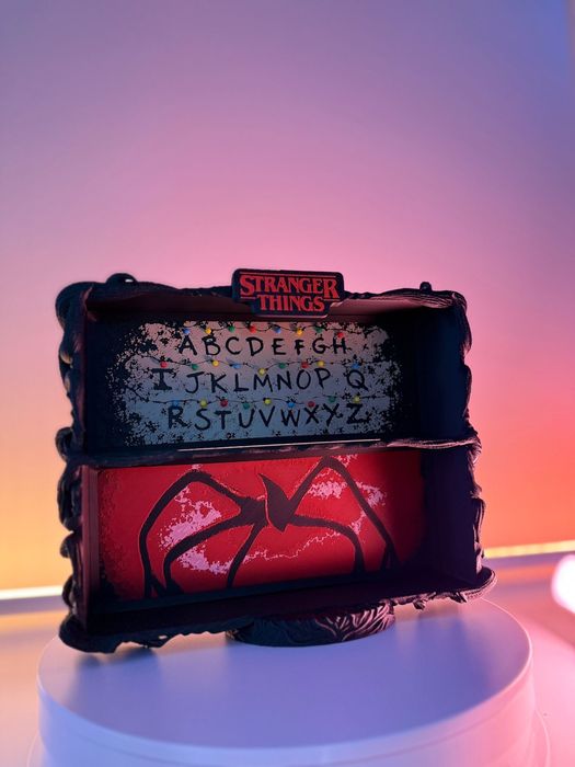 Suport/etajera figurine Stranger Things kinder will funko