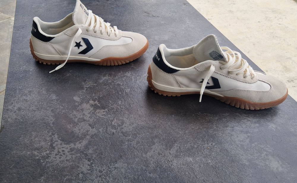 Adidași Converse All Star.