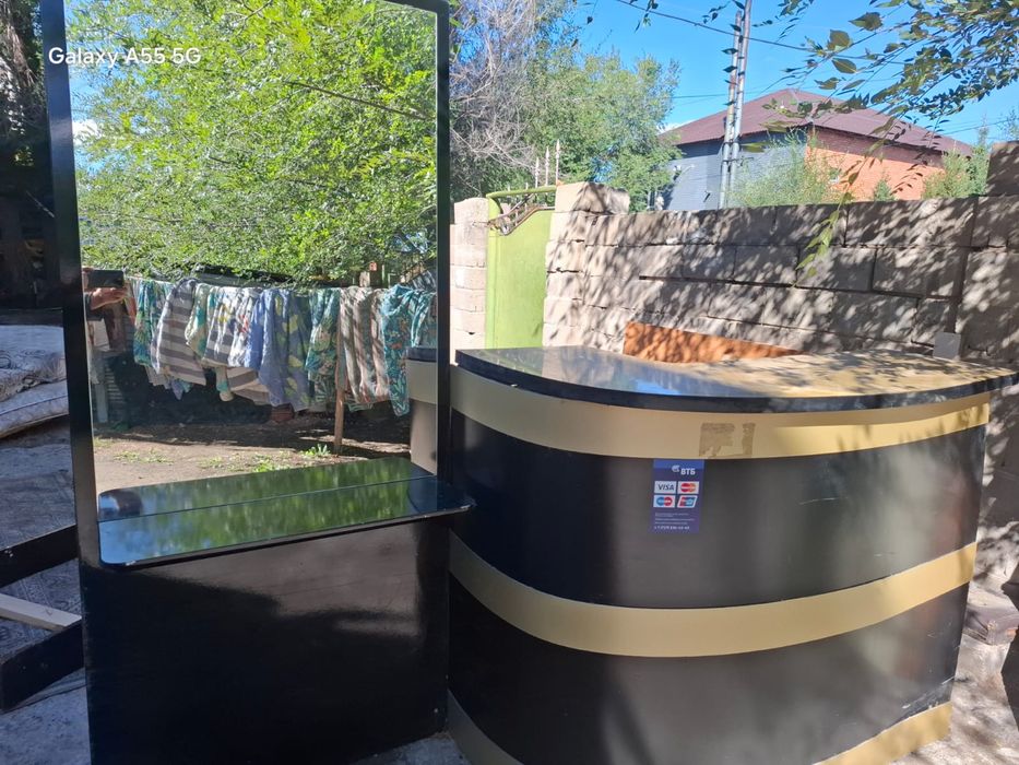 Стол и зеркола вместе