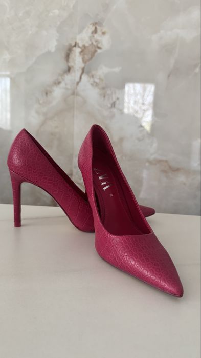 Zara цикламени обувки на висок ток