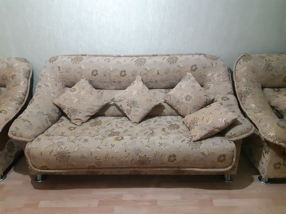 Диван и два кресла