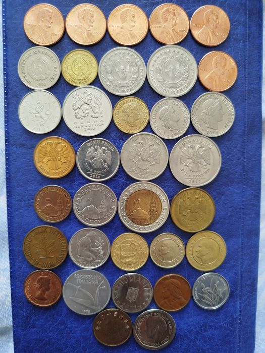 Монеты разных стран.