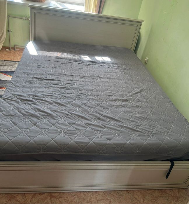 Продам кровать с подъемным механизмом