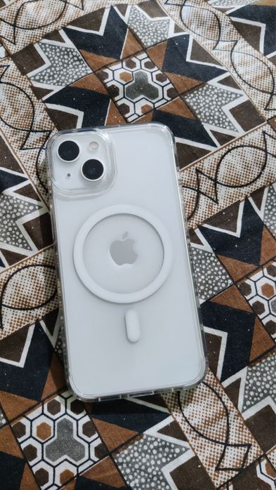 Продам Iphone 13,коробка есть