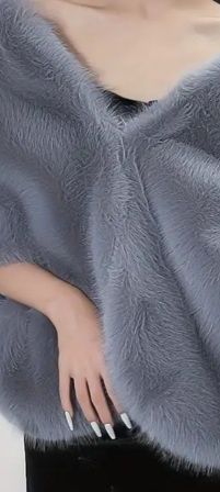 Элегантная , нарядная,  меховая,  накидка