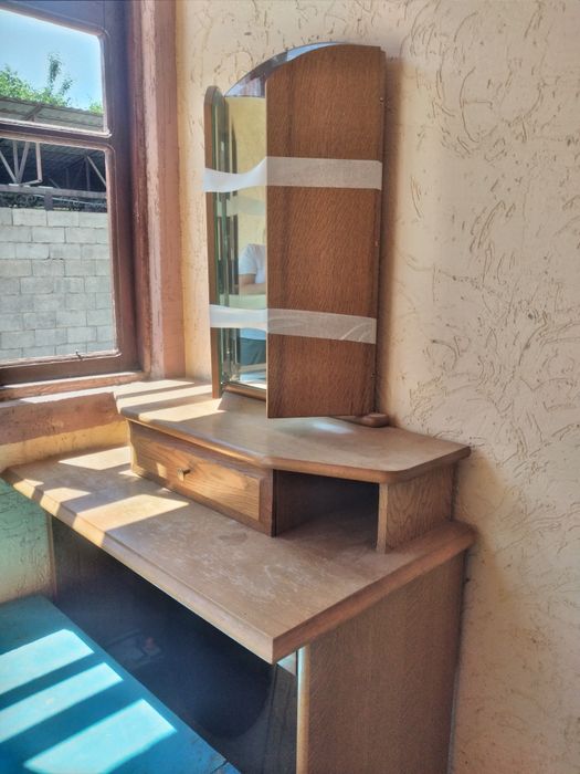 Трюмо деревянная