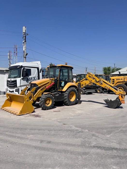 Колесный экскаватор-погрузчик SDLG B877F. Навоий