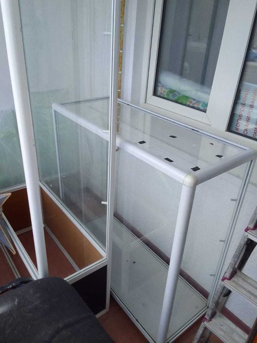 Стеллаж стеклянный