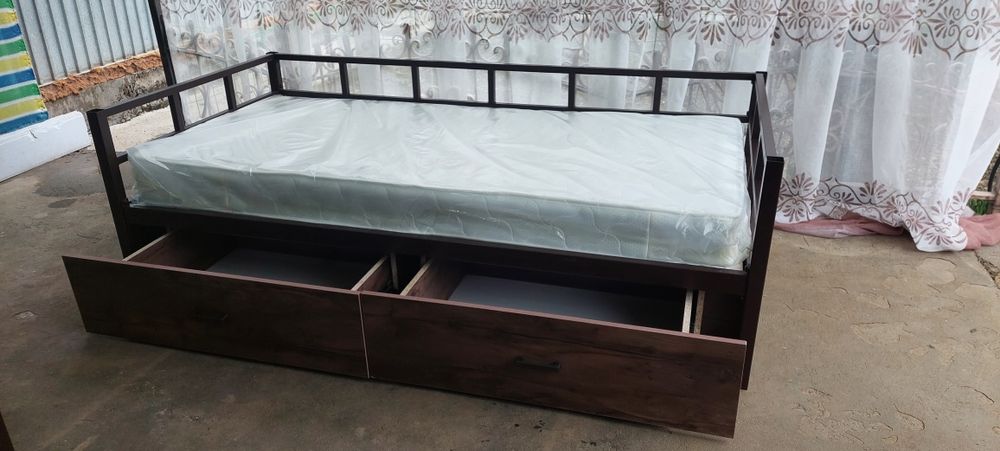 Кровать двухъярусная.