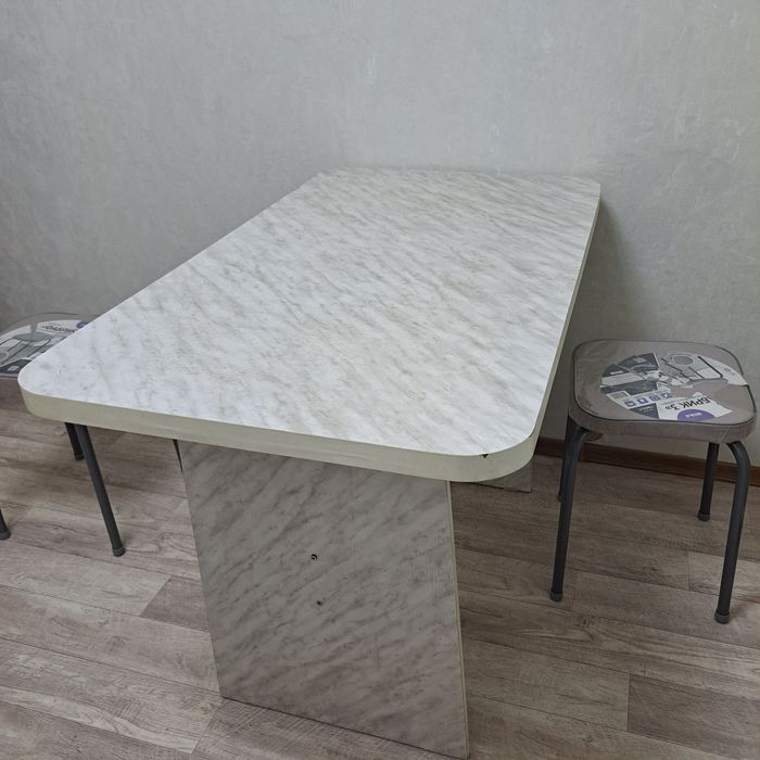 Продам Кухонный стол