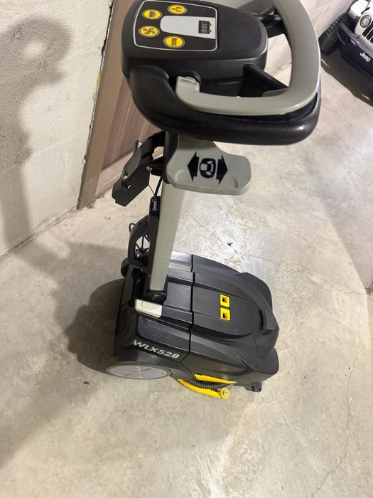 Masina profesionala de spalat pardoseli Karcher
Mașină profesională de spălat pardoseli Kärcher WLX 528 Stare excelentă, utilizată foarte puțin