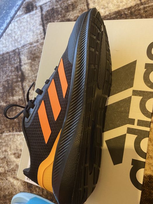 Нови маратонки adodas