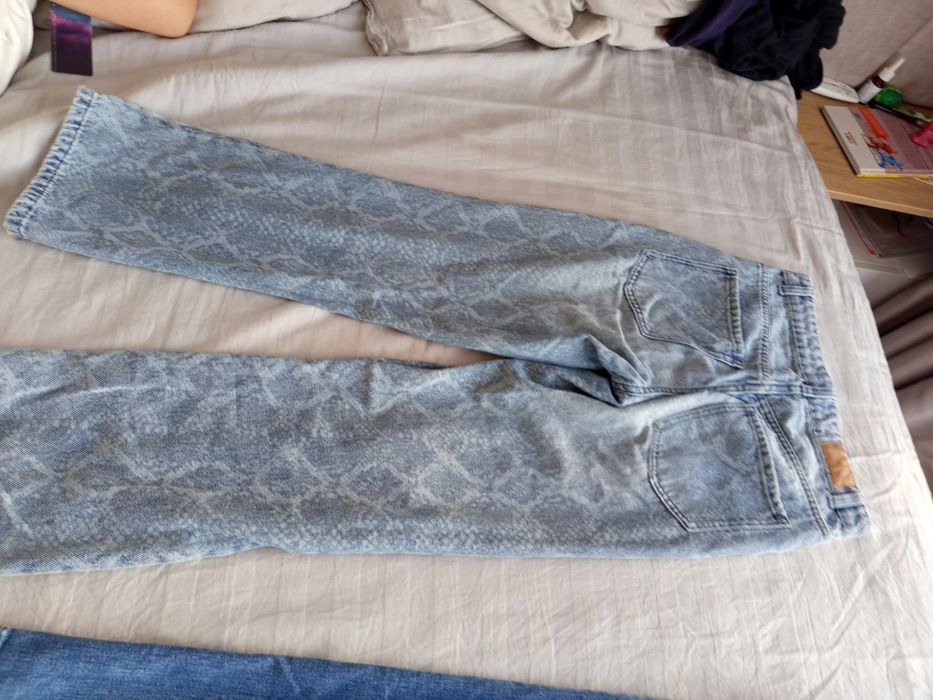 Lot 3 blugi jeans fetita 152 Reserved pantaloni denim largi moderni
Descriere: