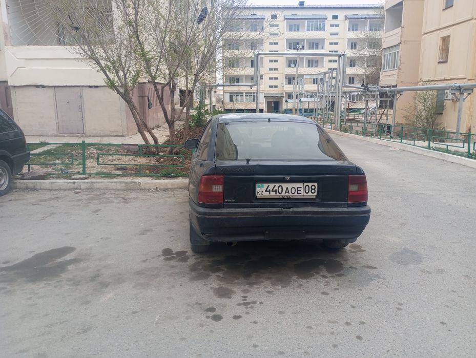 Машина Опел вектоа