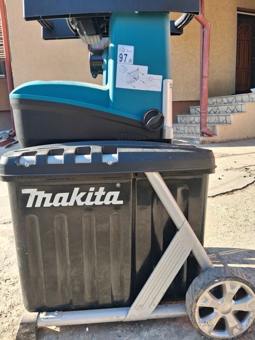 Mașina de tocat bețe.