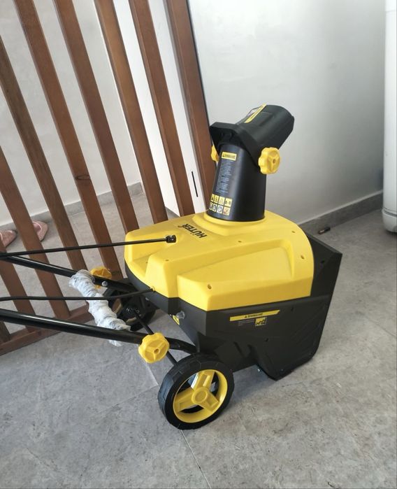 Продам Снегоуборщик