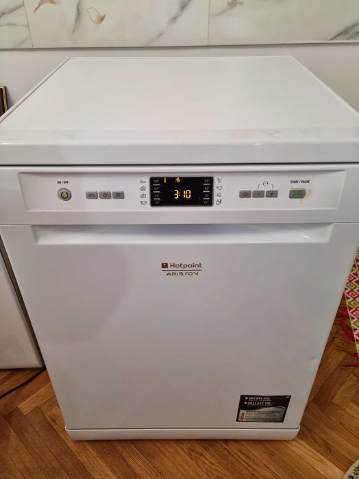 Vând mașină de spălat vase Hotpoint ARISTON LFF 8B019