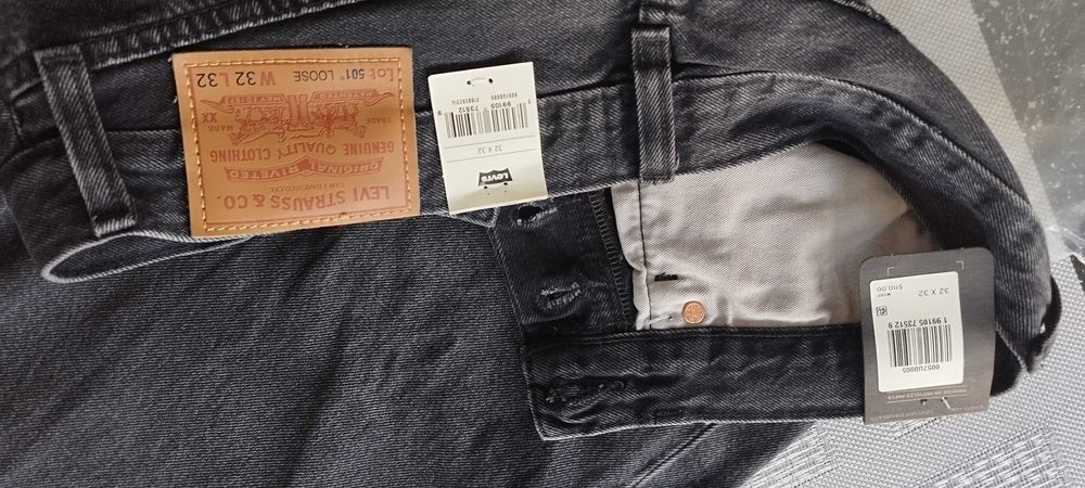 Дънки мъжки Levi's 501     32 x  32 чисто нови, непробвани. Черни и тъмносини