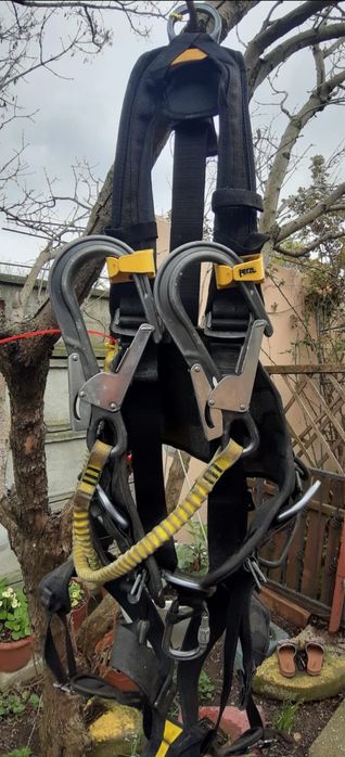 Vand Ham alpinism utilitar Petzl Avao cu carlige si cordelina