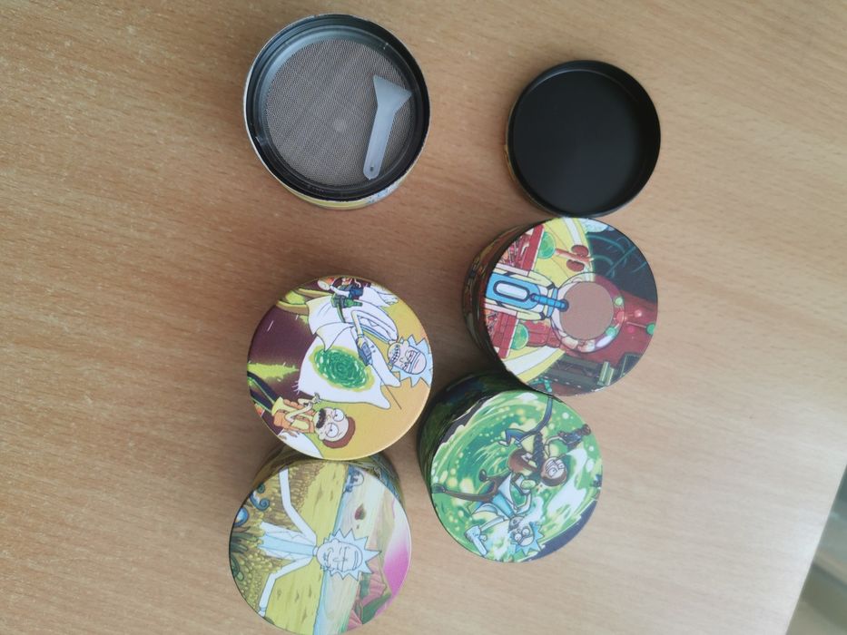 Grinder râșniță rick si morty