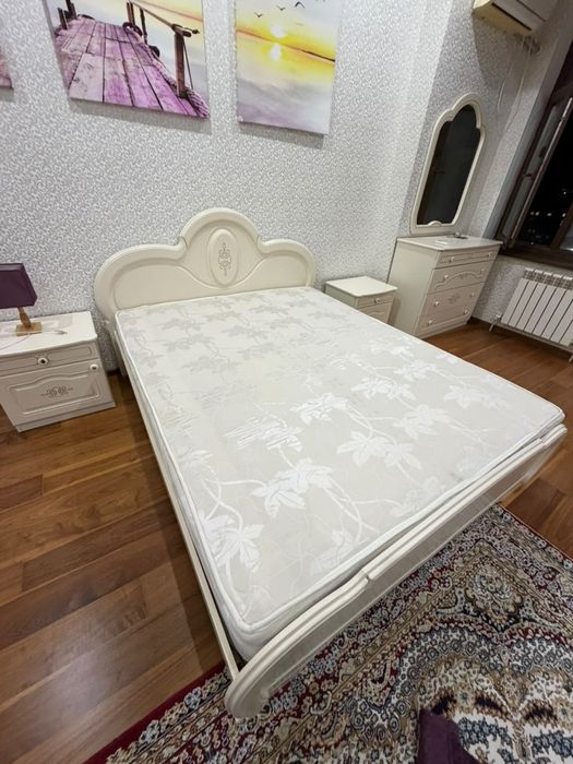 Кровать с тумбами