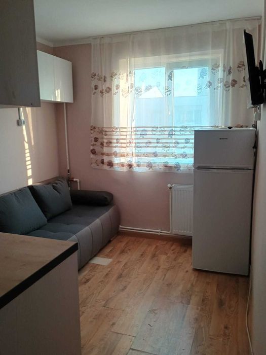 Închiriez cameră de cămin transformată în Garsonerâ