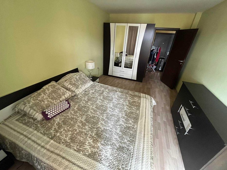 Дава се под наем Тристаен апартамент в Велинград - 146 кв.м за 146000 € - Снимка #1