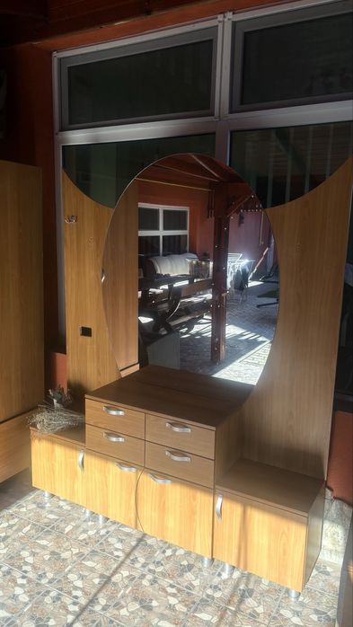 Mobilă de lemn cu oglindă + dulap depozitare