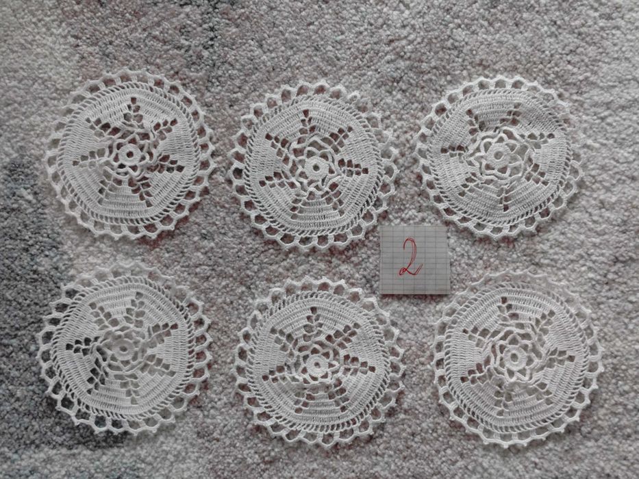 Комплекти за сервиране, ръчно плетени на една кука