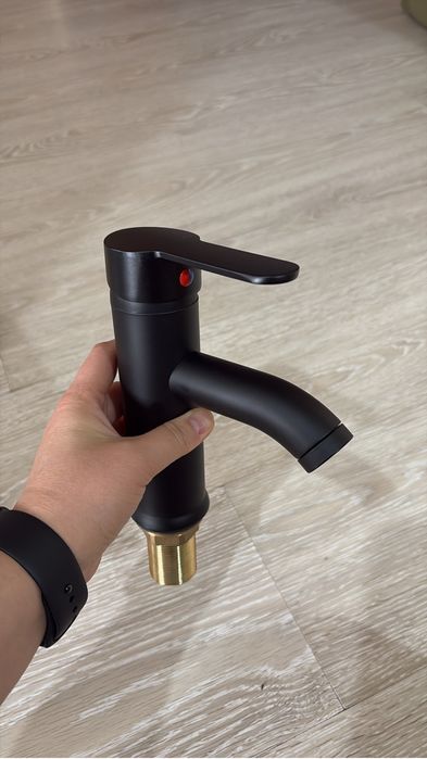 Продам черный смеситель