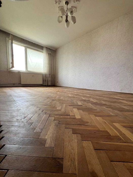 Тристаен апартамент кв.Мусагеница