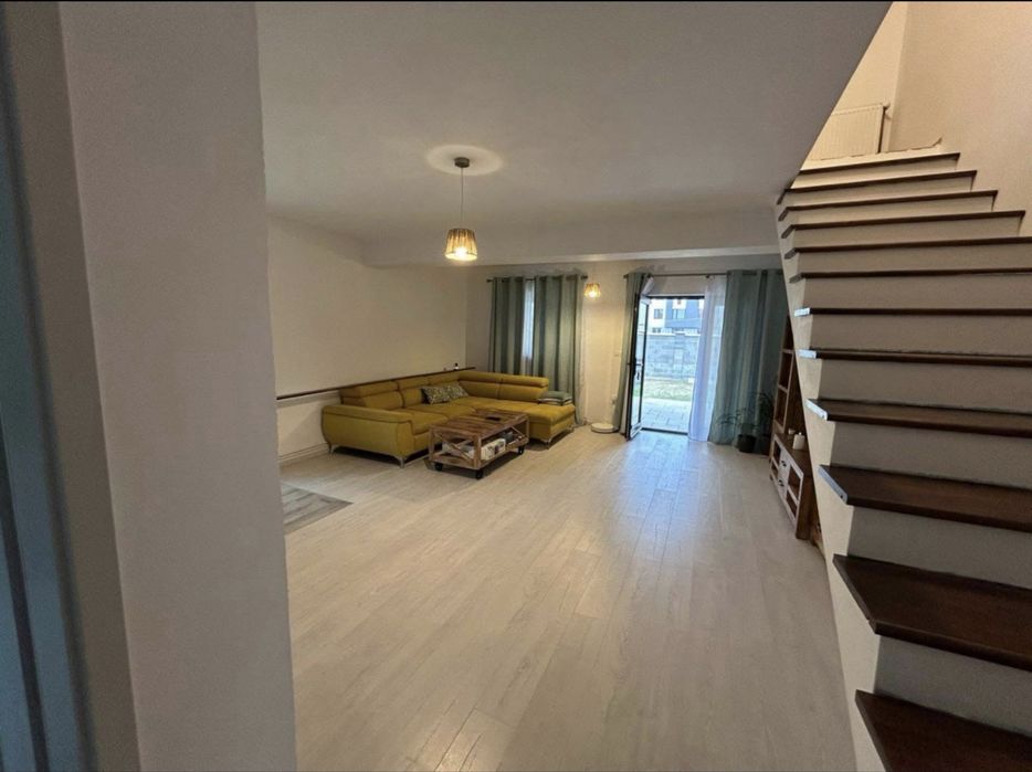 Proprietar vand duplex