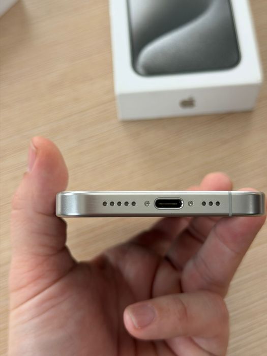 Iphone 15 Pro White Titanium ingrijit 10/10