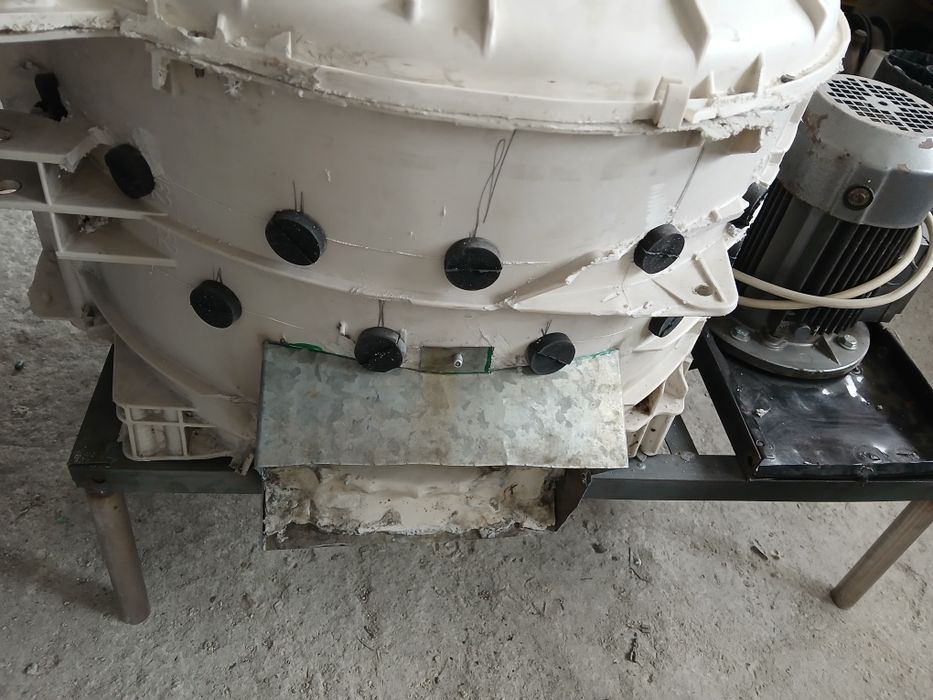 Машина за скубане на пера на бройлери