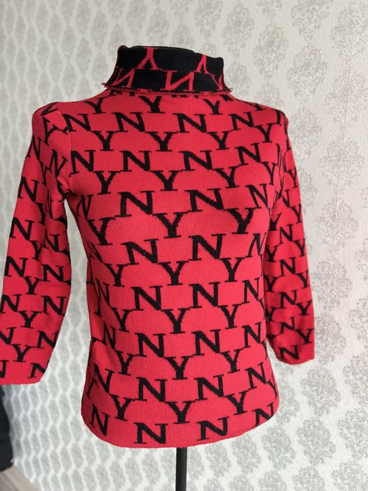 Киімдер сатылады