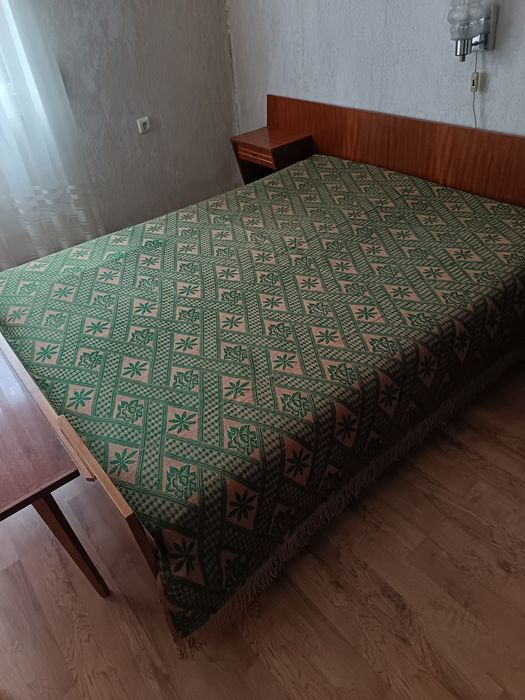 Тъкана вълнена покривка за легло
