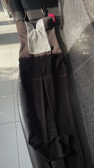 Нов прекрасен еластичен гащеризон с нежни сребристи пайети