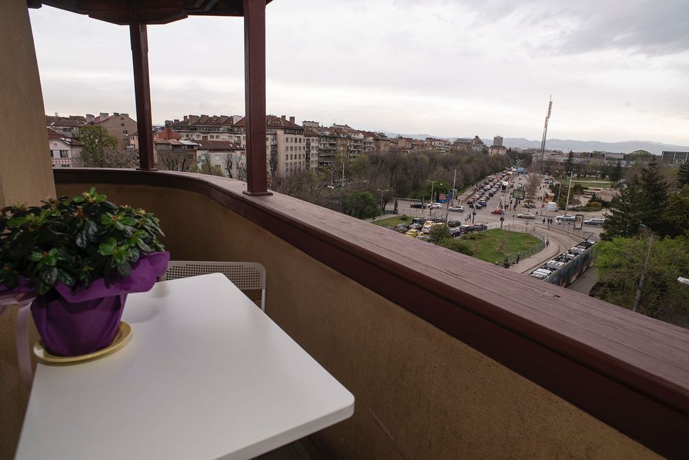 Дава се под наем Тристаен апартамент в София, Лозенец - 110 кв.м за 1077.12 € - Снимка #1