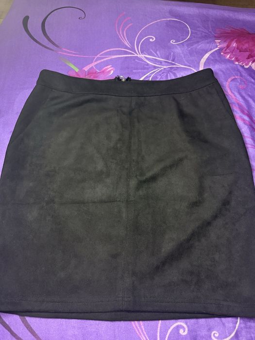 Черна велурена пола