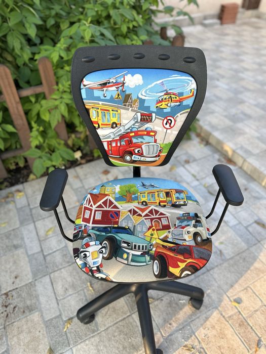 Продавам детско столче за бюро