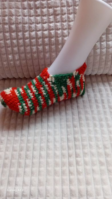 Предлагам красиви ръчно плетени вълнени чорапи