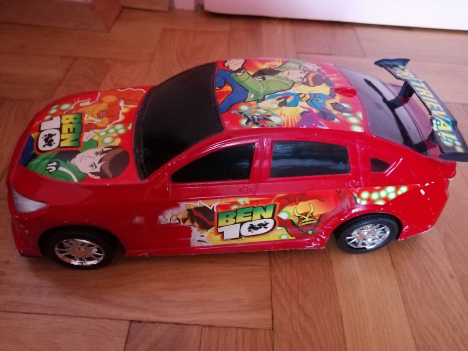 Голяма кола на Бен 10, каска и щит, всичко за 5 лв общо