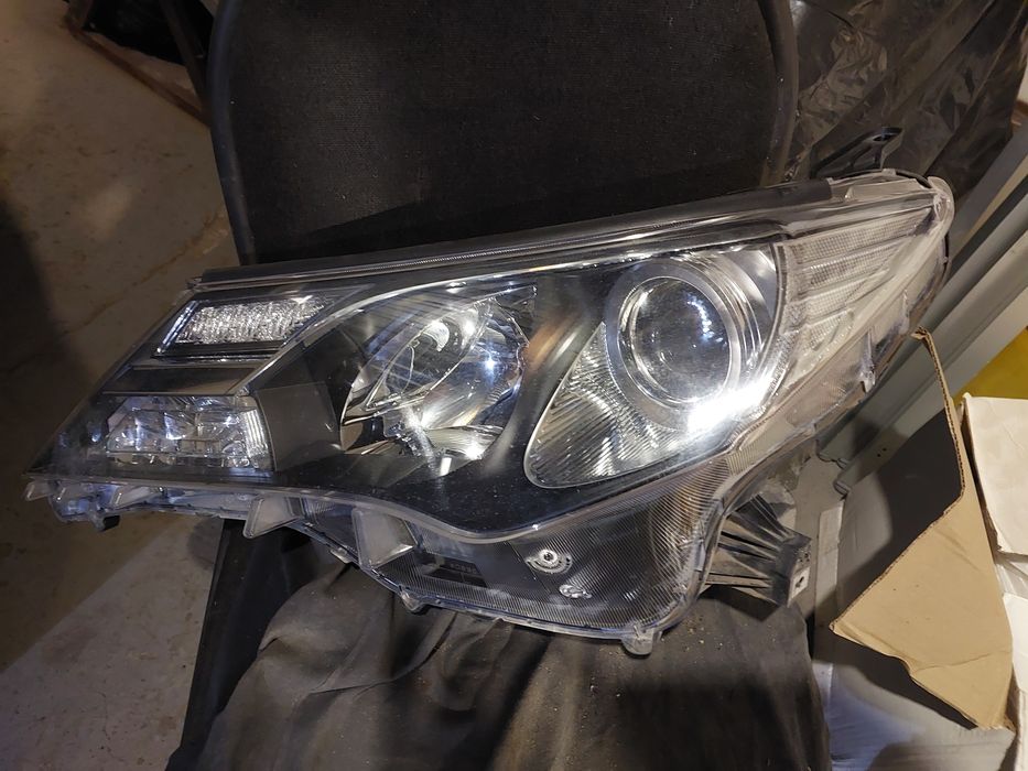 Фара б/у на rav 4