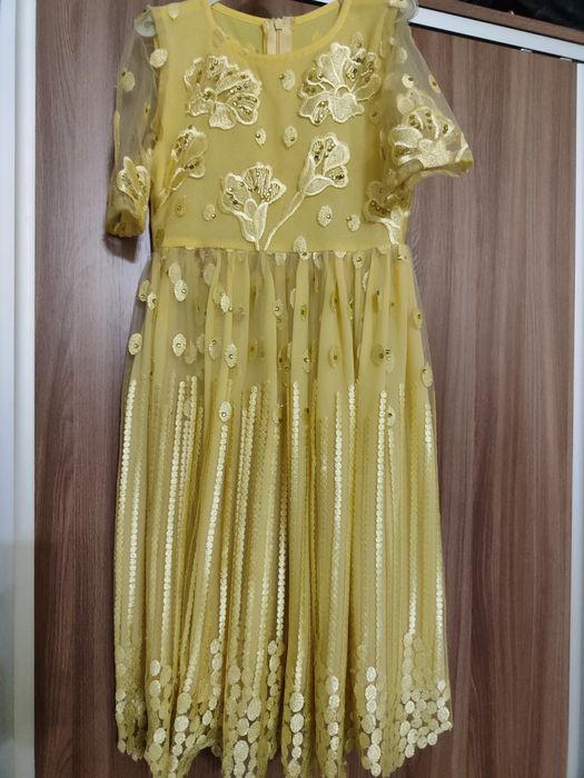 Платья для девочек и девушек