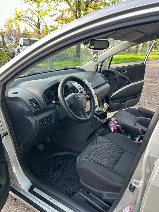 Toyota Corolla verso 2.2 177к.с D-4D